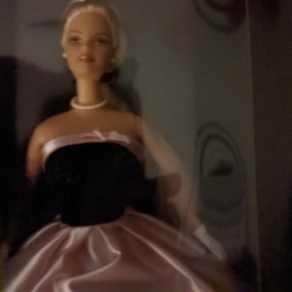 Barbie Timeless Silhouette - Picture 3 of 9